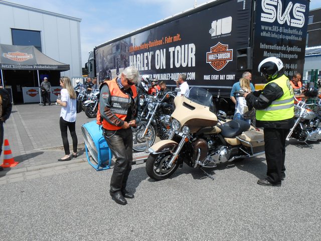 Harley on Tour 15.jpg -           